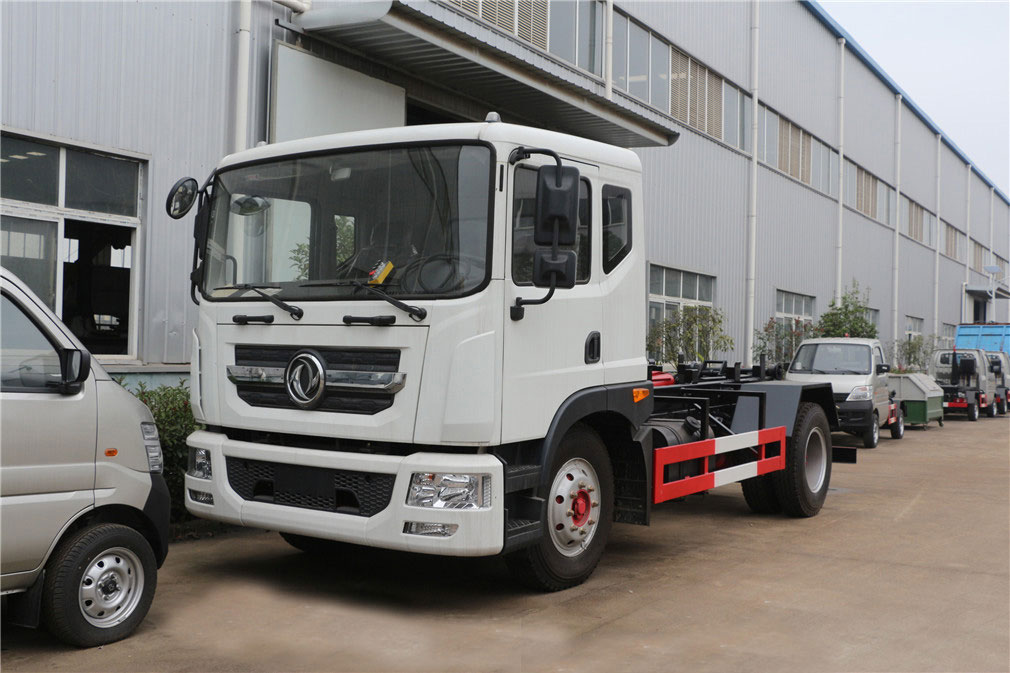 多利卡D9車(chē)廂可卸式垃圾車(chē)