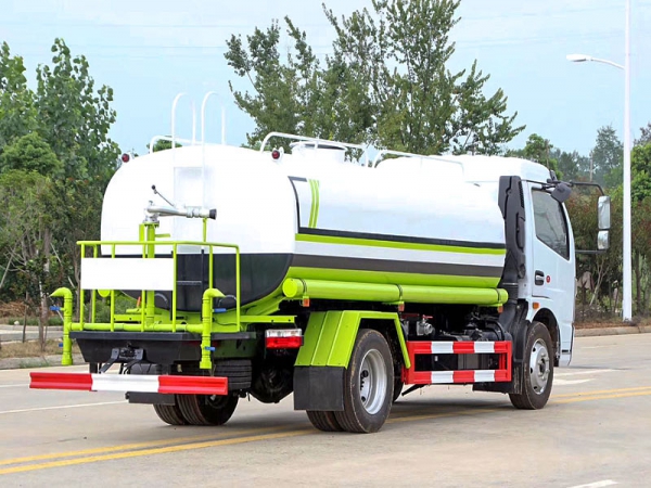 國(guó)六東風(fēng)大多利卡 9.2噸灑水車(chē)