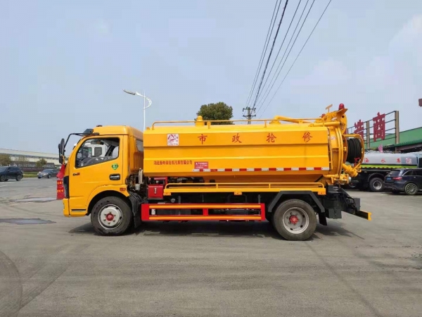 凱普特/東風(fēng)多利卡D7清洗吸污車(chē)