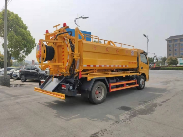 凱普特/東風(fēng)多利卡D7清洗吸污車(chē)