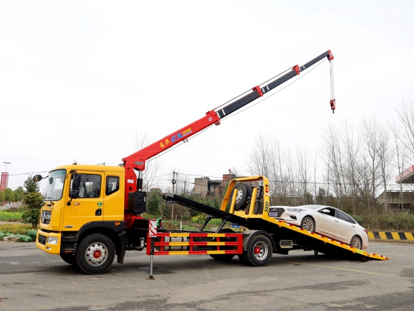 東風(fēng)多利卡D9 5噸直臂（清障帶吊）