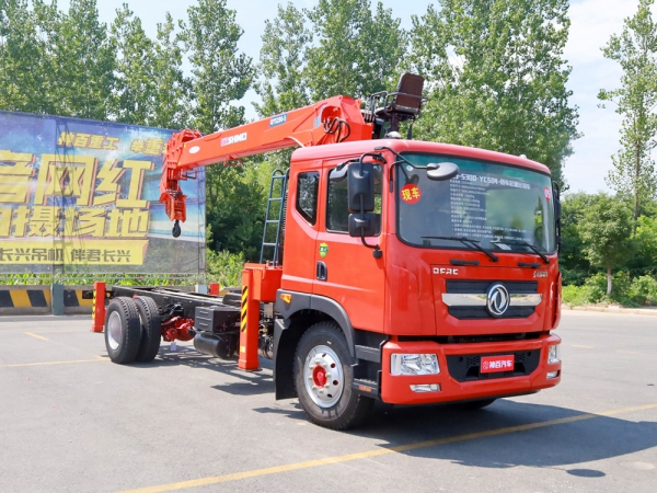 東風(fēng)多利卡D9石煤8噸直臂隨車吊