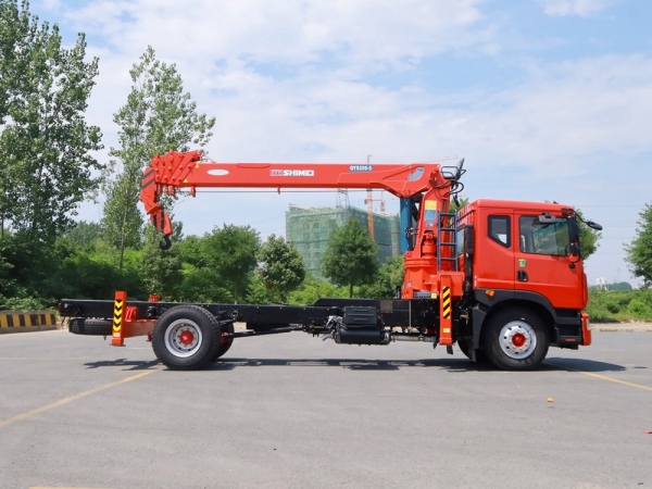 東風(fēng)多利卡D9石煤8噸直臂隨車吊