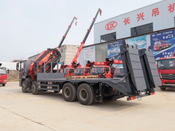 陜汽德龍前四后八30噸折臂隨車吊