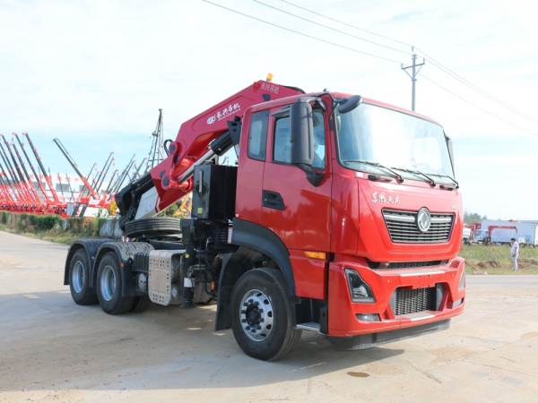 東風(fēng)天龍KL牽引頭30噸折臂隨車吊