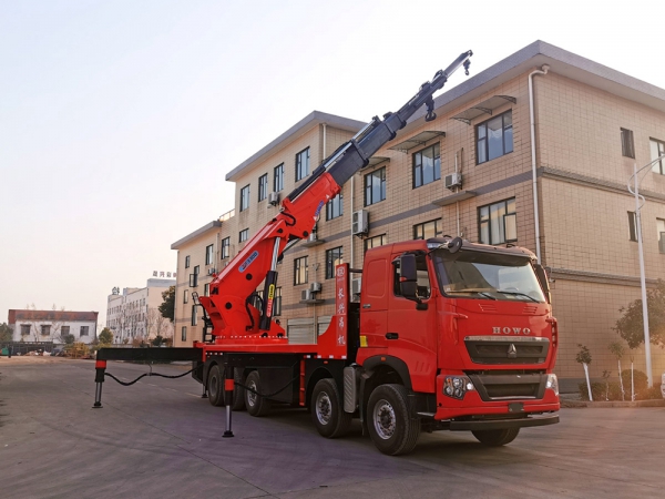 重汽豪沃五軸83噸汽車起重機