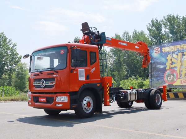 東風(fēng)多利卡D9石煤8噸直臂隨車吊