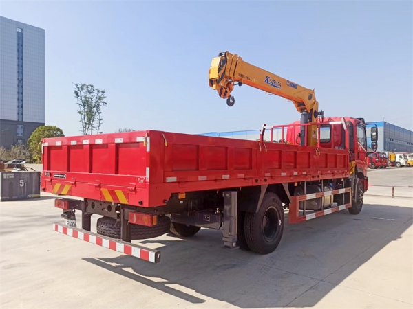 東風暢行徐工6.3噸隨車