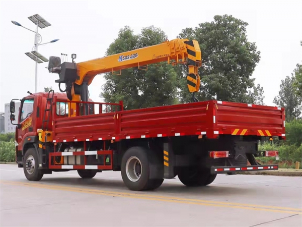 福田奧鈴大黃蜂 程力8噸隨車