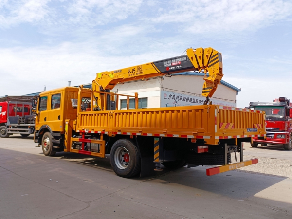 東風(fēng)多利卡D9雙排8噸直臂隨車吊