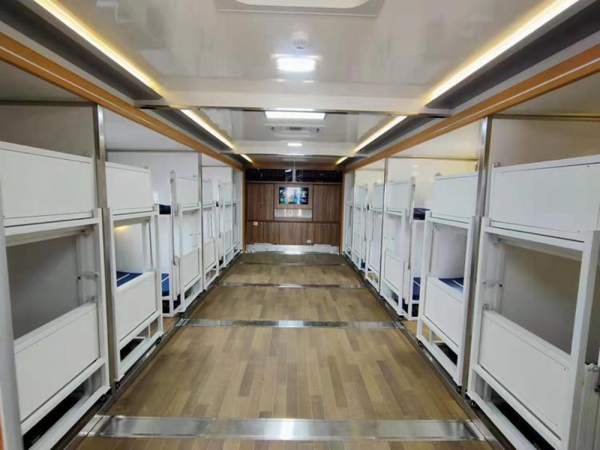 重汽豪沃營(yíng)地住宿車