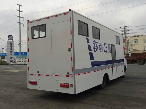 東風流動廁所車