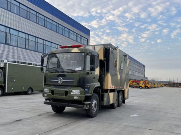 東風(fēng)六驅(qū)越野300人炊事車(chē)