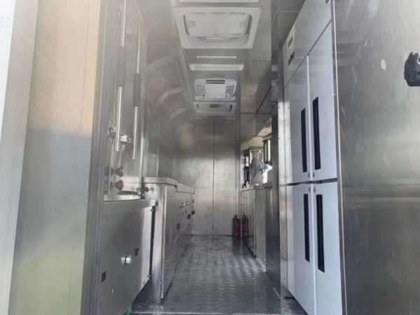 東風(fēng)六驅(qū)越野300人炊事車(chē)