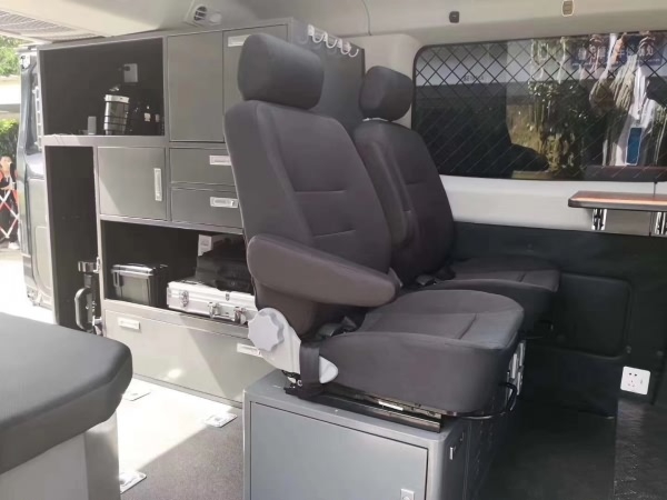 依維柯無人機指揮車