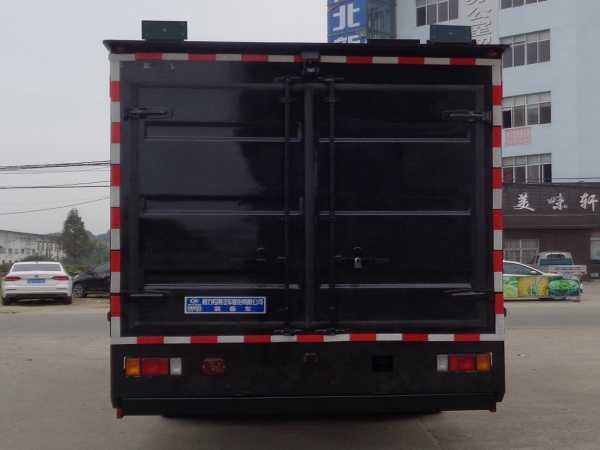 慶鈴多功能裝備車