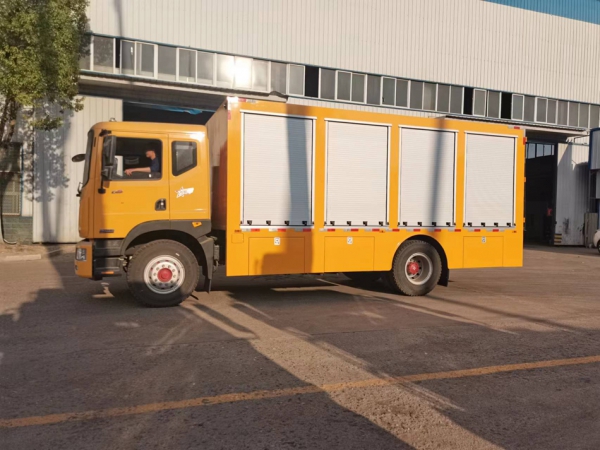 東風(fēng)D9 裝備車