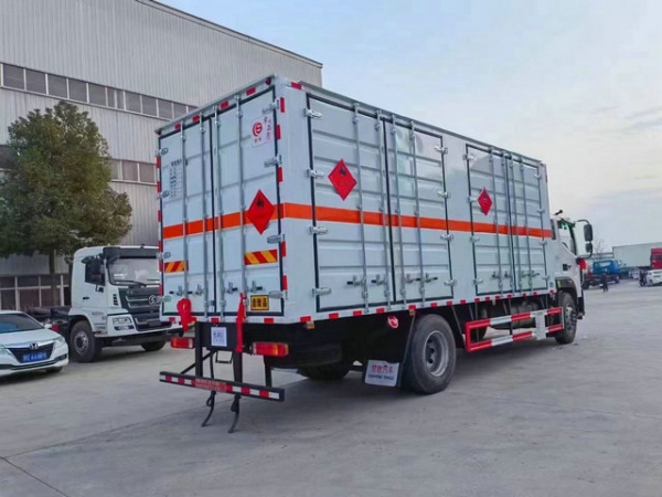 東風(fēng)D9危廢車(chē)（10噸）