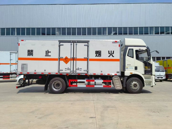 長春解放J6民爆車