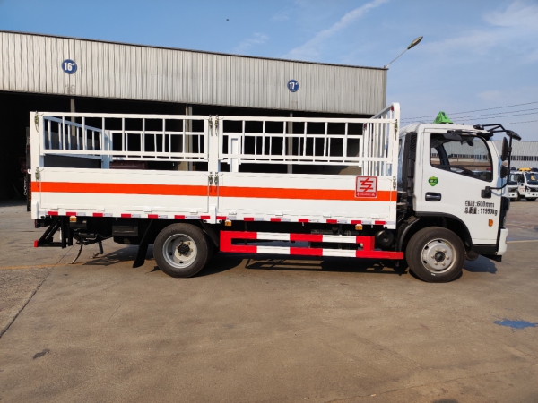 東風(fēng)多利卡D7氣瓶運(yùn)輸車