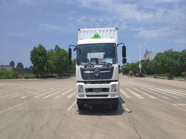 東風天錦小三軸雜項廂式運輸車