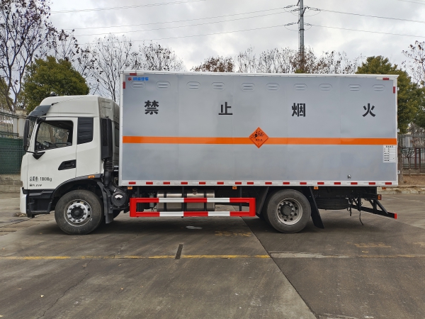 專威牌 天錦單橋爆破器材運輸車