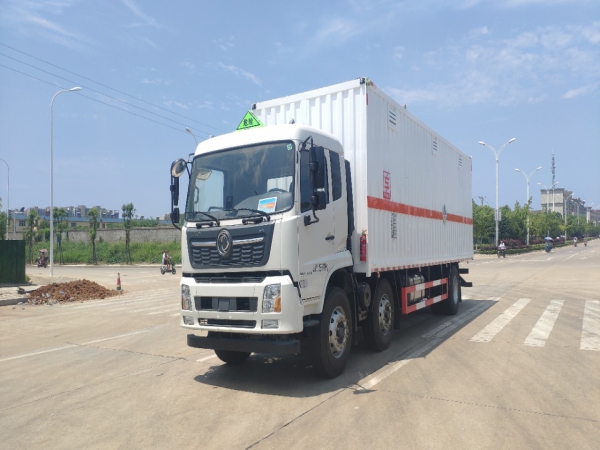 東風天錦小三軸雜項廂式運輸車