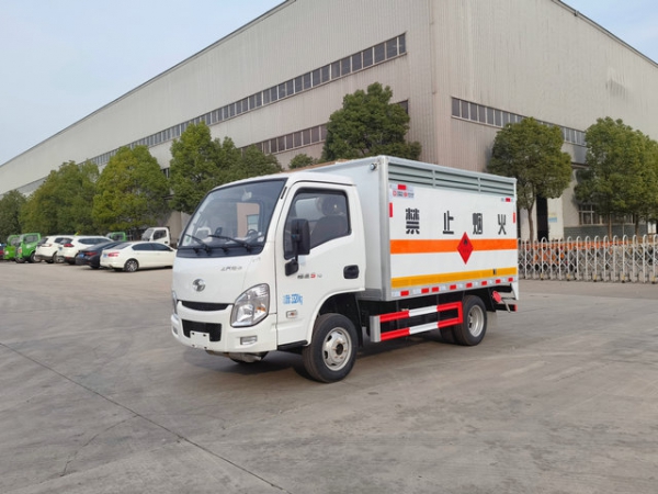 躍進(jìn)危險(xiǎn)廢物運(yùn)輸車（汽油版）