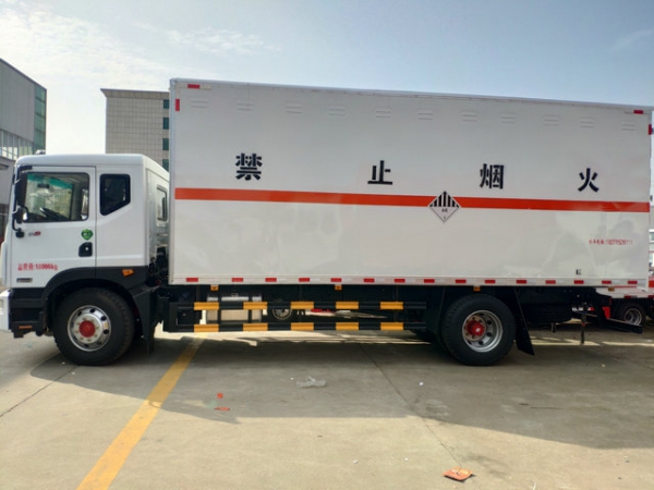 東風(fēng)爆破器材運輸車（9.99噸）