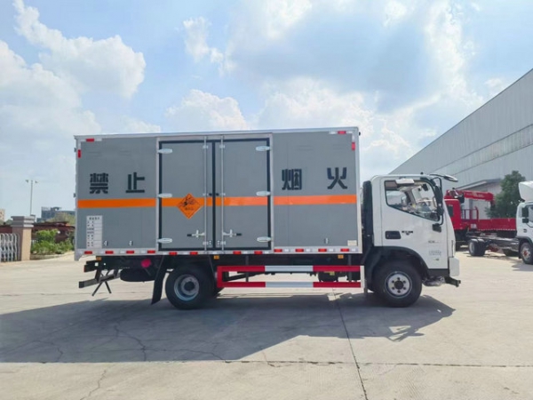 福田歐馬可危廢運(yùn)輸車(chē)（5噸）