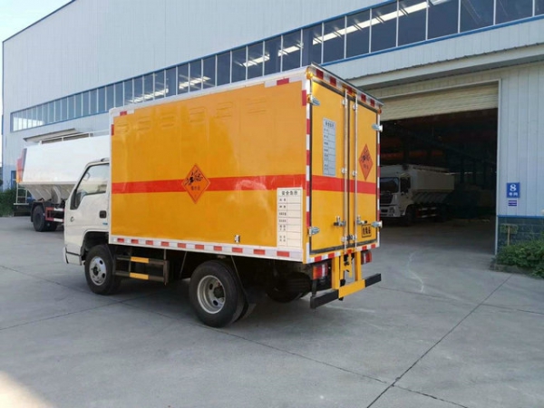 江鈴危爆器材運輸車（3.1米）