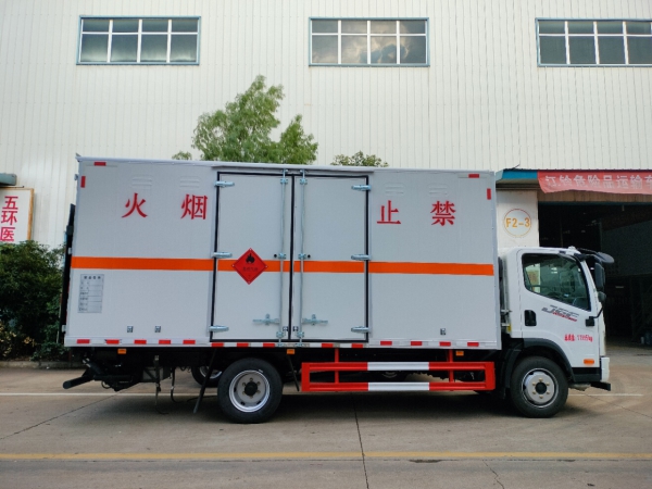 解放J6易燃?xì)怏w廂式運(yùn)輸車