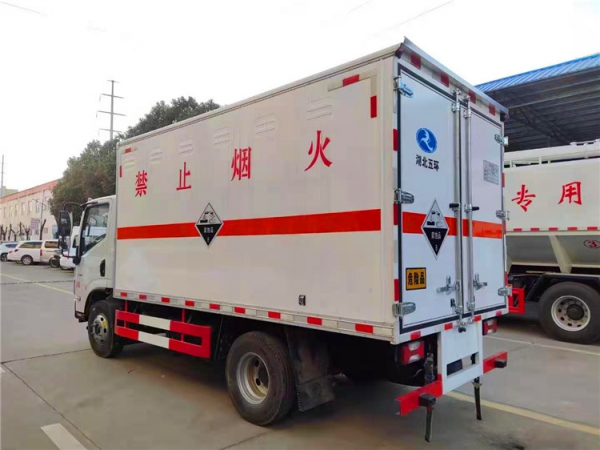 躍進超越危廢車（3.98噸）