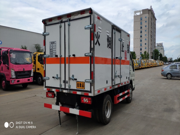 福田時(shí)代小卡之星爆破藍(lán)牌