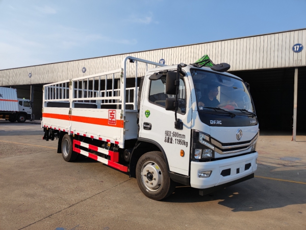 東風(fēng)多利卡D7氣瓶運(yùn)輸車