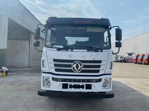 東風(fēng)錦程10噸油罐車