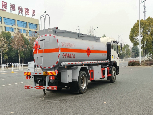 重汽豪沃12.7立方（新東日牌YZR5187GJYZ6型加油車）