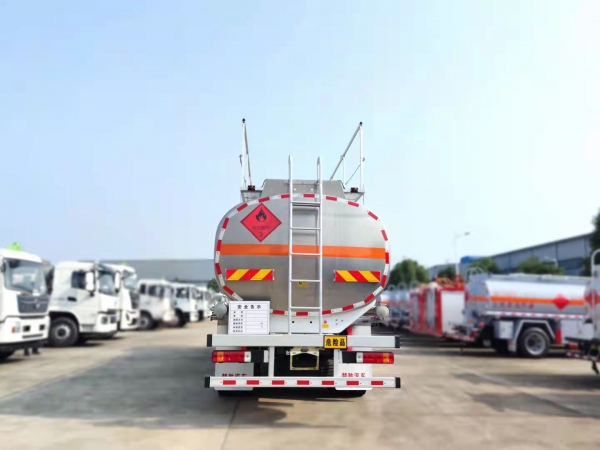 柳汽乘龍30.5方前四后八鋁合金運油車