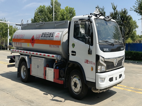 新東日東風(fēng)福瑞卡7.6立方加油車