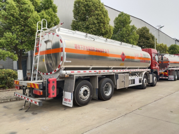 解放JK6前四后六24.5方鋁合金運油車