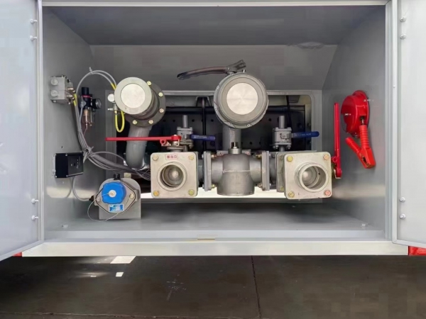 楚勝牌東風(fēng)天錦運(yùn)油車